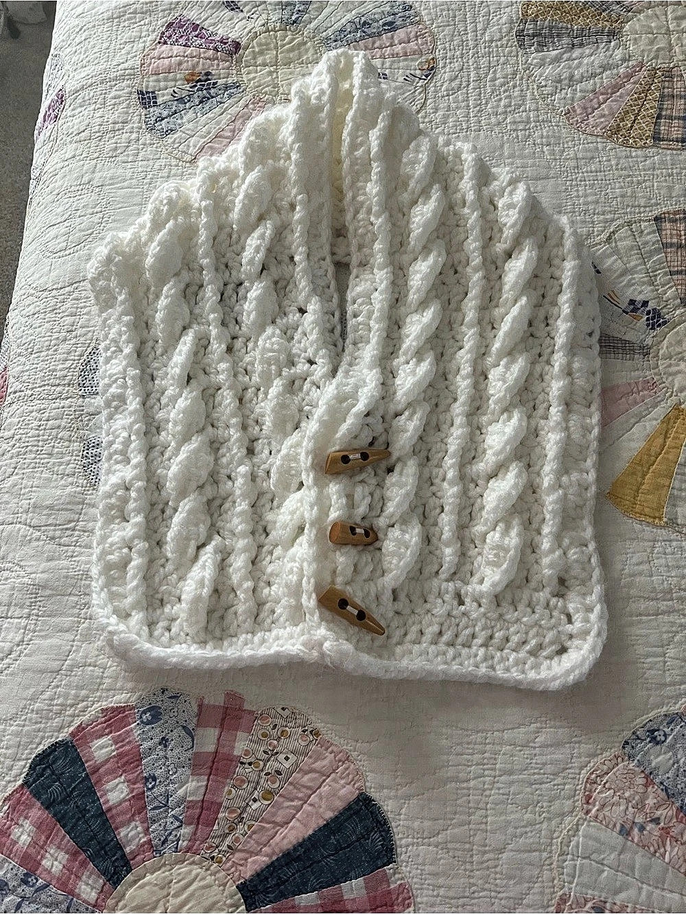 Fisherman's Wife Crochet Cowl Cable Knit Cowl in White Like New